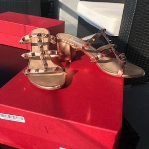 VALENTINO ROCK STUD MULES ROSE GOLD
